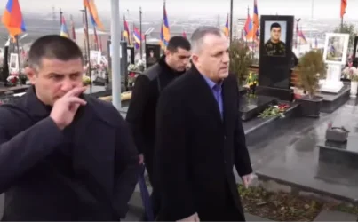 ՏԵՍԱՆՅՈՒԹ. Եռաբլուրում Շահրամանյանի թիկնապահը հայհոյեց ԶԼՄ-ներից մեկի լրագրողին և օպերատորին