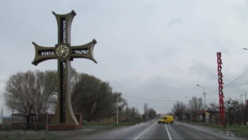 Կհեռացվե՞ն ճանապարհներին տեղադրված խաչերը. պարզաբանում