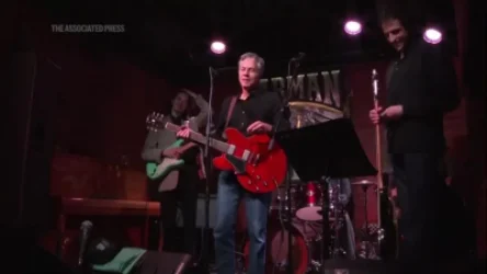 ՏԵՍԱՆՅՈՒԹ. ԱՄՆ պետքարտուղարն Ուկրաինայում երգել է և կիթառ նվագել