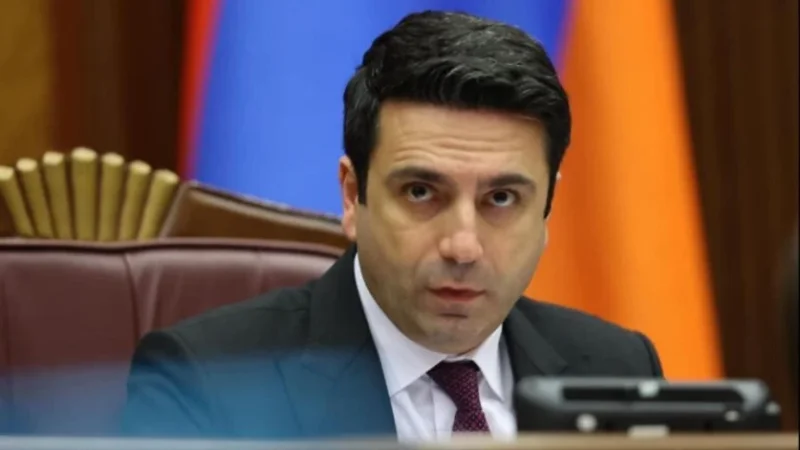 Մեր դաշնակիցը մեզ չի օգնում. փորձում ենք զենք գնել բոլոր հնարավոր տեղերից. Սիմոնյան