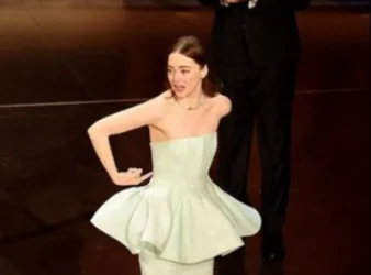 ՏԵՍԱՆՅՈՒԹ․ Մեջքիս մի նայեք․ Էմմա Սթոունը պատռել է զգեստը մրցանակը ստանալու համար դուրս գալու ընթացքում