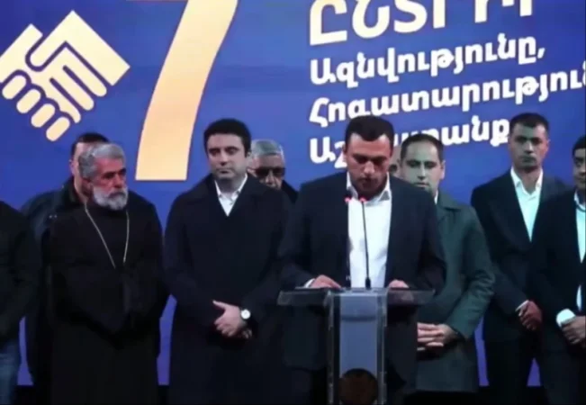 Վաղարշապատում ՔՊ-ն ամփոփեց հանրահավաքը