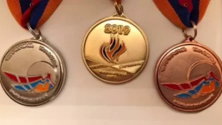 Համահայկական 7-րդ ամառային խաղերի մեդալները. վարչապետ