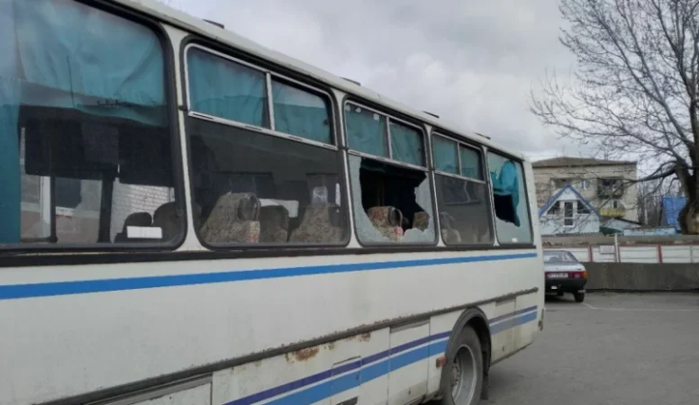 ԼՈՒՍԱՆԿԱՐՆԵՐ․ Խերսոնի մարզում ուղևորներով երթուղային ավտոբուսը գնդակոծվել է