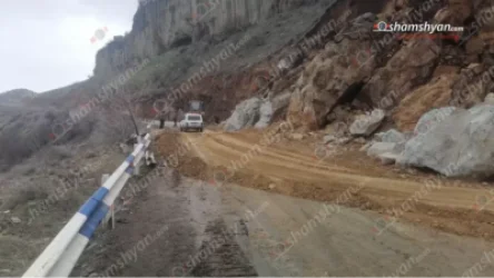 Ջերմուկի ճանապարհից հեռացրել են ապառաժ քարերն ու հողաշերտը․ ճանապարհը միակողմանի բացվել է