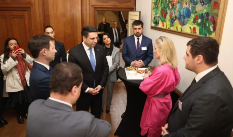 Ալեն Սիմոնյանը պարգևատրել է ԵԽ պատգամավորներին