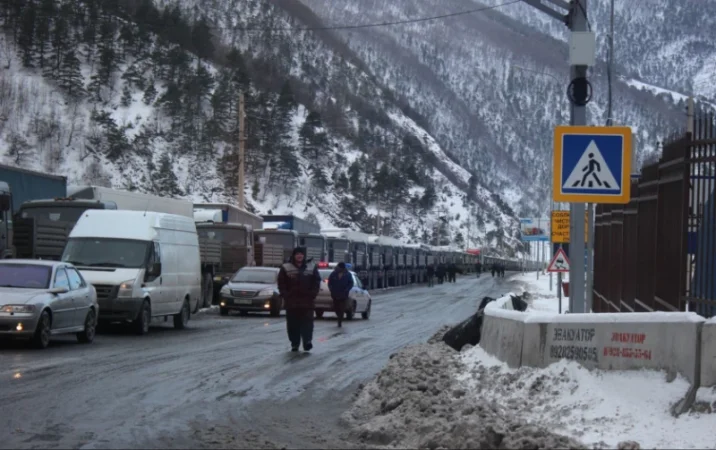 Վերին Լարսը կրկին փակ է բեռնատարների համար