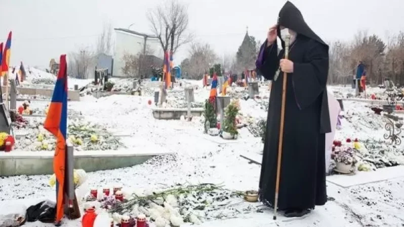 Խունկ և օրհնություն մեր հերոս զավակների անմահ հիշատակին. Գարեգին Երկրորդն այցելել է Եռաբլուր