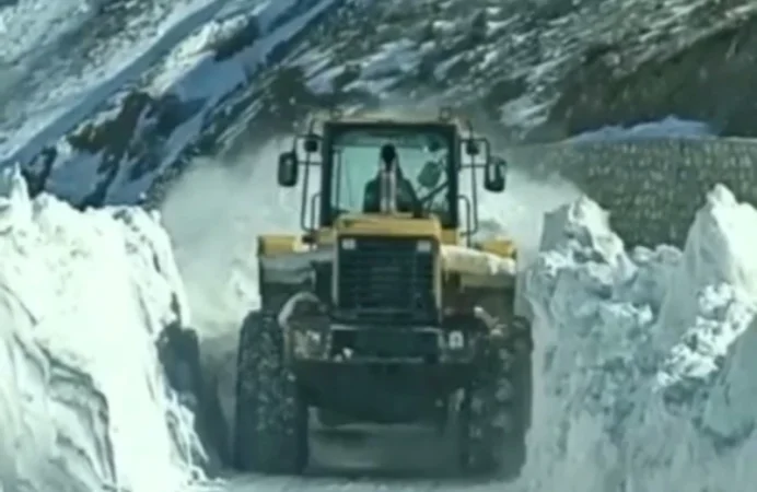 Կարս նահանգի գյուղերից մեկում բքի հետևանքով տները անցել են ձյան տակ