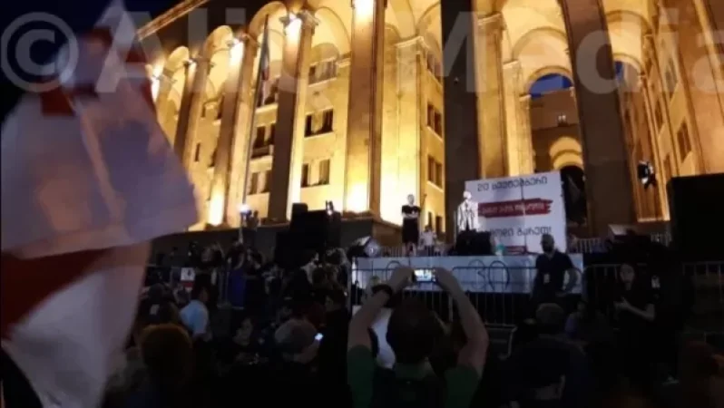 «Ամոթ է». Թբիլիսիում կրկին բողոքի ցույց է