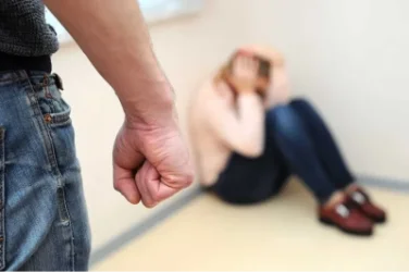 Հայրը ծեծի է ենթարկել իր անչափահաս դստերը և փորձել սեռական բնույթի հարաբերություն ունենալ․ ԶԼՄ