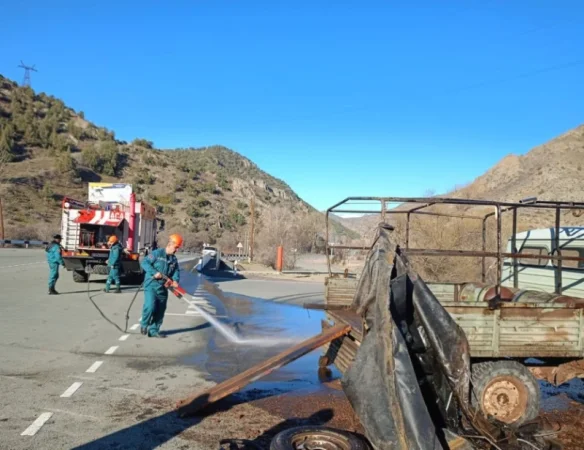 Մեքենան կողաշրջվել է․ մոտ 100լ դիզվառելիք թափվել է ճանապարհի երթևեկելի հատված