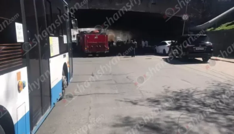 Երևանում մետրոներից մեկի հարևանությամբ հրդեհ է բռնկվել «ՎԱԶ 2107»-ում