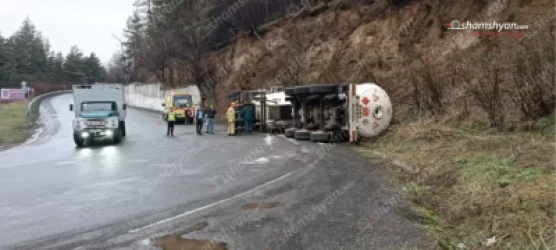 Մի քանի տոննա հեղուկ գազ տեղափոխող «Iveco»-ն կողաշրջվել է. վարորդը տեղում մահացել է