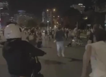 ՏԵՍԱՆՅՈՒԹ. Մեքենան մխրճվել է ցուցարարների ամբոխի մեջ. կան տուժածներ. Իսրայել