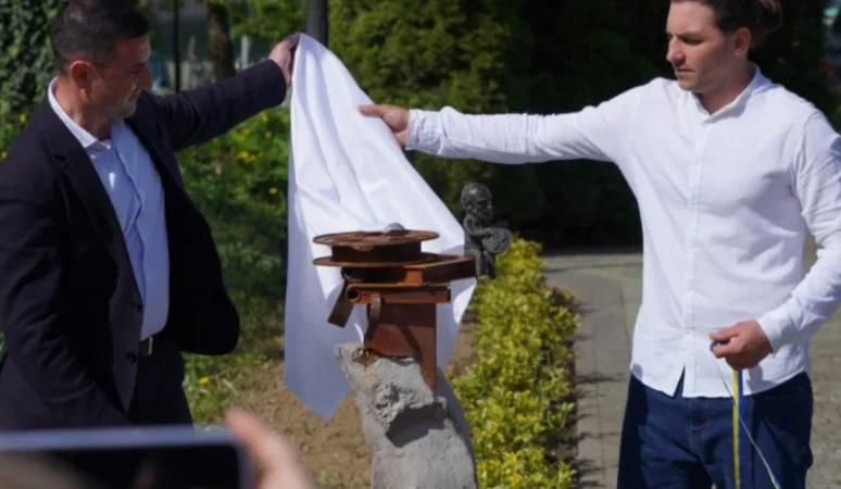 ԼՈՒՍԱՆԿԱՐՆԵՐ. Ուկրաինական Ուժգորոդում տեղադրվել է Սերգեյ Փարաջանովի քանդակը