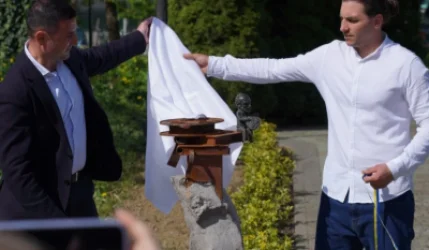 ԼՈՒՍԱՆԿԱՐՆԵՐ. Ուկրաինական Ուժգորոդում տեղադրվել է Սերգեյ Փարաջանովի քանդակը