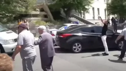 «Մի հատ ճշտեք՝ ո՞վ ա»․ Աբովյանում հրահանգեցին ճշտել վարչապետին վիրավորողի ինքնությունը