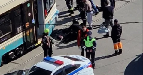 ՏԵՍԱՆՅՈՒԹ. ՌԴ-ում տրամվայը մխրճվել է հետիոտների բազմության մեջ. տեսախցիկը ֆիքսել է պահը. տուժածներ կան