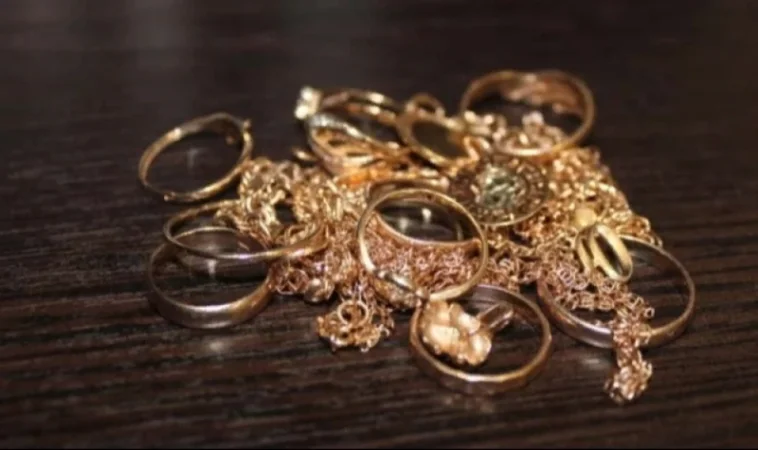 29-ամյա կինը գողացել է համագյուղացու ոսկեղենն ու գրավադրել բանկում