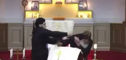 18+ ՏԵՍԱՆՅՈՒԹ․ Տղամարդը դանակով հարձակվել է եպիսկոպոսի վրա, տուժել են նաև ծխականներ․ Սիդնեյ