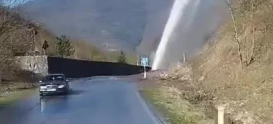 ՏԵՍԱՆՅՈՒԹ. Ջրատար խողովակի վթար է տեղի ունեցել. վարորդներին հորդորում են ուշադիր լինել