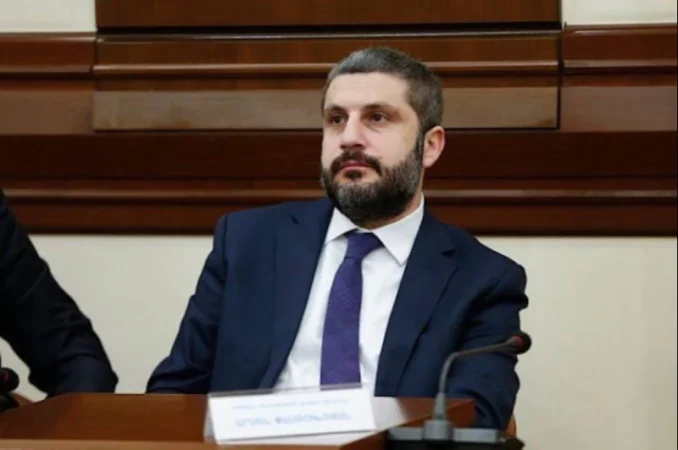 Արմեն Փամբուխչյանի անունով WhatsApp հաշիվ է բացվել