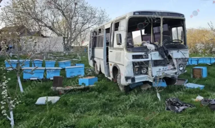 Ավտոբուսը բախումից հետո հայտնվել է մեղվափեթակների մեջ․ կա 29 տուժած