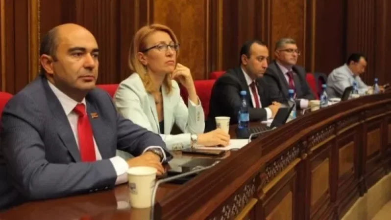 «Հրապարակ». Իշխանության և «Լուսավոր Հայաստանի» միջև անջրպետը խորանում է