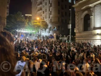 Թբիլիսիում ցուցարարները շարժվում են դեպի կառավարության շենք, կրքերը չեն հանդարտվում