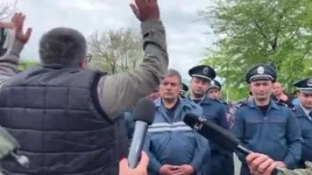 ՏԵՍԱՆՅՈՒԹ․ Ձեր մասին խոսելու են որպես հայրենիքի հանձնման մասնակից ու հանցակից. Դանիելյանը՝ Կիրանցի մուտքը հսկող ոստիկաններին