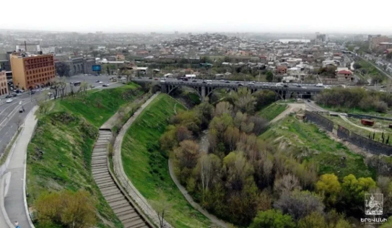 Որոնողական աշխատանքները շարունակվում են՝ անչափահաս օտարերկրացին գետն է ընկել