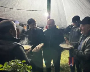 ՏԵՍԱՆՅՈՒԹ. Քաղաքացիների հյուրասիրությունը երթի մասնակիցներին՝ տաք հարիսայի տեսքով