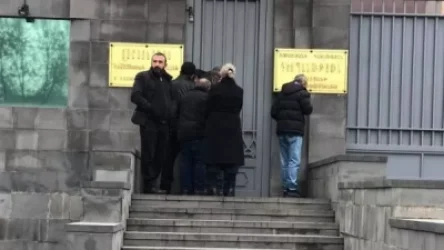 Անհետ կորած զինծառայողների հարազատները Ռուսաստանի դեսպանատան դիմաց են