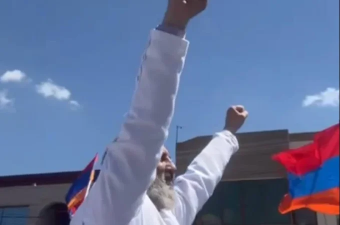 Պատրաստ եմ, ձեռքերս բաց է թող կալանավորեն ինձ. Բագրատ Սրբազան