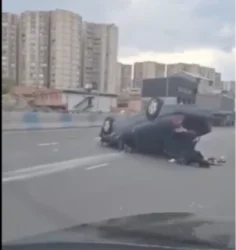 ՏԵՍԱՆՅՈՒԹ. Երևանում ավտոմեքենան ճանապարհի մեջտեղում շուռ է եկել