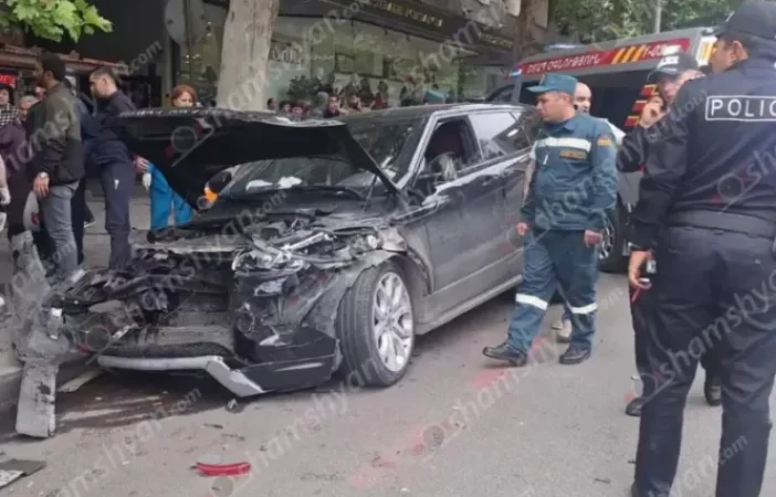 Շղթայական ավտովթար՝ Երևանի կենտրոնում. բախվել են 4 մեքենա և ավտոբուս. կա վիրավոր