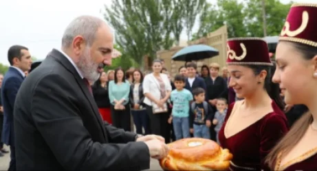 ՏԵՍԱՆՅՈՒԹ․ Բամբակաշատում  Նիկոլ Փաշինյանին աղուհացով դիմավորեցին