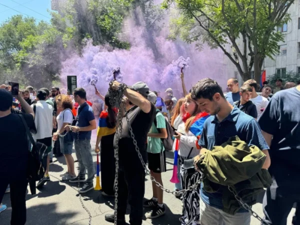 Մանասյանը պատրաստ է ընդունել Բագրատ սրբազանին, բայց ոչ լրագրողների ներկայությամբ. խոսնակ