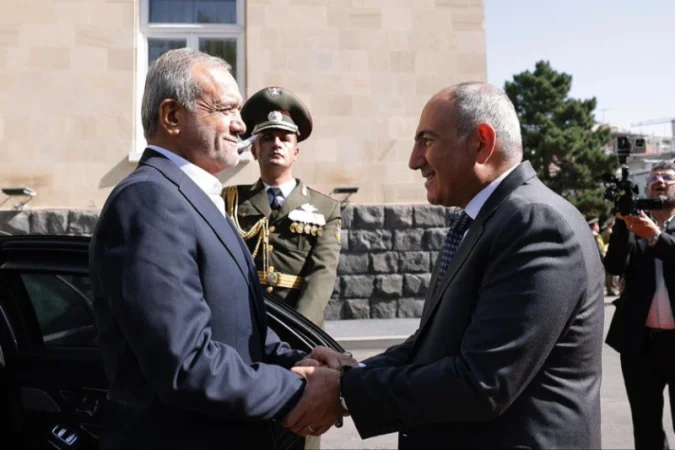 Փաշինյանը մանրամասներ է ներկայացրել իր և Փեզեշքիանի բանկացություններից