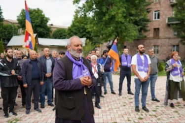 Բագրատ սրբազանի առաջնորդած ավտոերթն արդեն Վանաձորում է