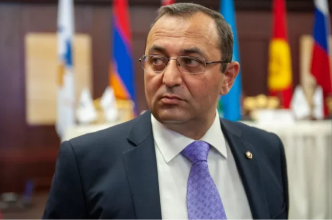 Սա իրավունքի ուժով պարտադրված նիստ է և պետք է գումարվի. Արծվիկ Մինասյանը հերքում է ՔՊ-ին