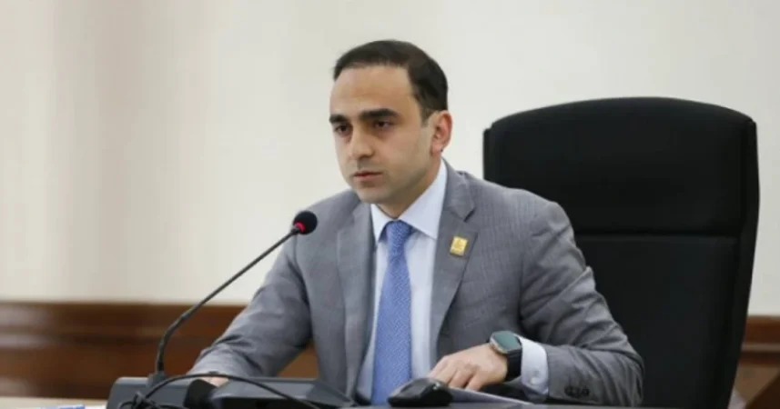 Խնդրում եմ համբերատար լինել. Ավինյանը՝ Երևանում առկա է փոսերի խնդիրներից