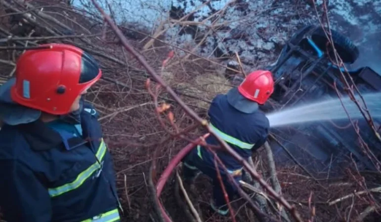 Բեռնատարը դուրս է եկել երթևեկելի հատվածից և գլորվել ձորը․ կա տուժած․ ՆԳՆ ՓԾ