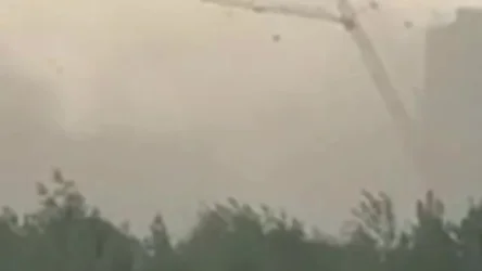 ՏԵՍԱՆՅՈՒԹ. Սանկտ Պետերբուրգում հզոր փոթորիկ է սկսվել. քամին քշել է շինարարական կռունկը