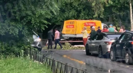 ՏԵՍԱՆՅՈՒԹ․ Ուժգին փոթորիկ՝ Սանկտ Պետերբուրգում․ ծառերն ընկել են կնոջ ու երեխայի վրա, նրանք մահացել են