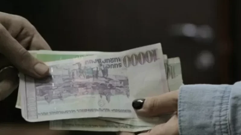 21-ամյա աղջկան բերման են ենթարկել կաշառք առաջարկելու համար