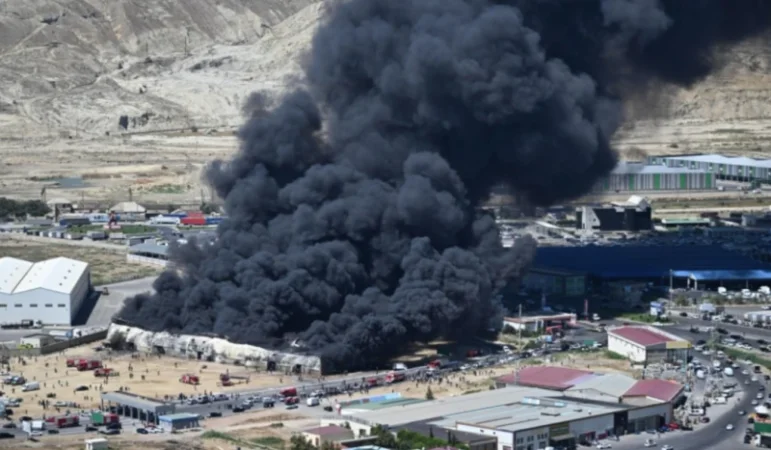 Խոշոր հրդեհ՝ Ադրբեջանում․ հրդեհը մարել չի հաջողվում