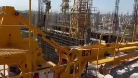 ՏԵՍԱՆՅՈՒԹ․ Երևանում վերամբարձ կռունկի ընկնելու պահը, որի հետևանքով մարդ է մաhացել