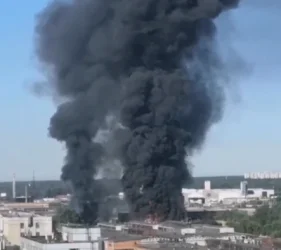 ՏԵՍԱՆՅՈՒԹ. Ուժգին հրդեհ սալիկների արտադրության արտադրամասում. ներսում կա 30 գազի բալոն. ՌԴ